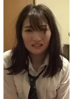 二本のチ〇ポを必死に頬張る！3PセックスのJK