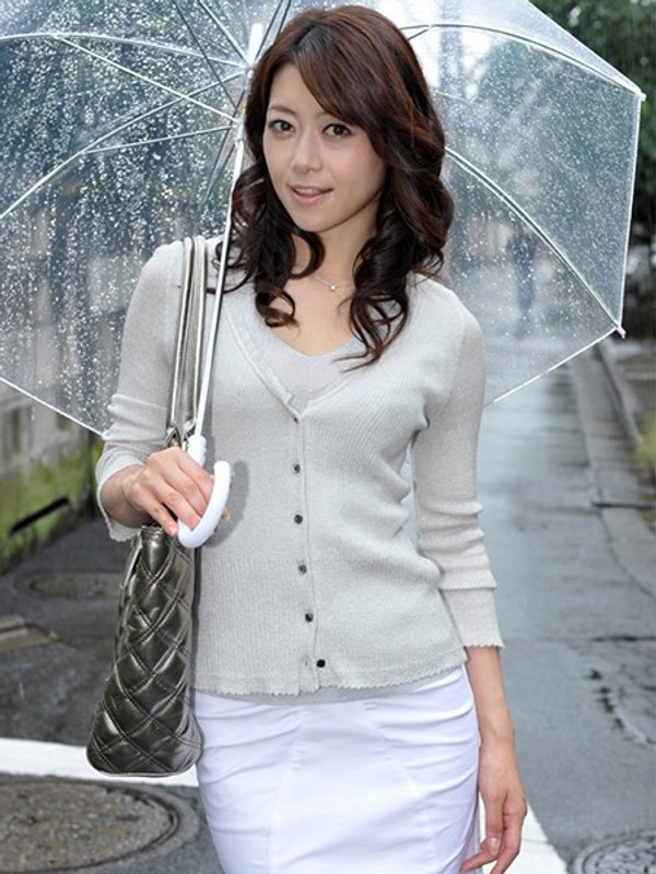 [Bargain Buy] Popular Mature Actress Maki Hojo Comes To The Rescue Of Single Men Everywhere! She'll Climb On Top So You Can Grab A Handful Of Her Hot Tits, While You Grind And Jackhammer Her, Going Faster And Faster As She Showers You In Sloppy Kisses. She Grinds Against You On Her Back, Then You Take It To Missionary As She Wrings You Dry And You Both Cum At The Same Time!