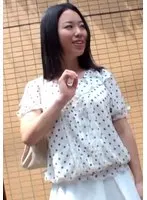 帰宅途中の清楚系若妻さんを商品開発のモニターとナンパ！AV鑑賞と大人のおもちゃで火照ったカラダに他人棒で激ピスの乱交SEX！