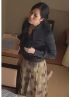 「娘が居るから！」娘のすぐ横で声を我慢！美人熟女と大胆夜更けのSEX
