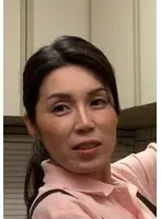 断り切れない熟女ヘルパーさんのイケナイ仕事現場！？美人でエロいおばさんヘルパーさんのご奉仕！
