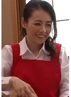 怪我の介護で自宅に来たのは美人熟女ヘルパーさん！勃起チ〇ポを見せて抜いて欲しいと懇願！なし崩し的に濃厚SEX！
