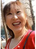 とにかく明るい笑顔の介護士さん！彼氏の要求はなんでも聞いてしまう優し過ぎるエロビッチ熟女は豊満ボディを嬲られ快楽の沼へと嵌っていく…