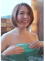 街角でひとりウインドウショッピングをしている奥様をナンパして温泉旅行に誘ってみると…暇してると着いて来て混浴SEX！