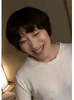 旦那が単身赴任で性欲が抑えきれず決意のAV出演！結婚27年目のショートヘアーで清楚な熟女が淫乱女へと豹変！