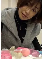 ドリンクのお試しに訪れた熟女さんは部屋に置かれた大人のおもちゃに興味津々！電マオナニーで気持ちよくなって他人棒にすがりつき絶頂中出しイキ！