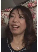 嫉妬深い旦那さんをお持ちの奥様のパンツには触れる前からシミができていた、溢れるお汁がピチャピチャと音をたてる。時間がないから車の中でそのままSEX！