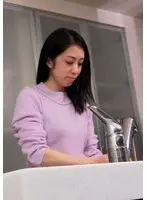 管理人の息子を誘惑する不貞妻！