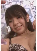 旦那の給料じゃ遊びにも行けない…とAV出演を決めた結婚1年目の笑顔が可愛い人妻さん、旦那に悪いと思いながらもキュキュッと締め上げてくるアソコに思わず中出し！