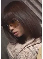 脱げば脱ぐほどエロくなる魔性の人妻！180度開脚で大股開いて男を誘惑！奥底まで肉棒ぶっ挿しハードSEX！ナマ中出し！